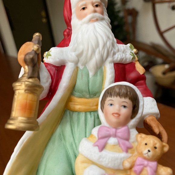 Christmas Avon porcelain collectible - Picture 5 of 10
